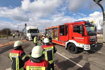 Ungleichheit beendet: St. Egidien erhöht Feuerwehr-Entschädigung auf Lichtensteiner Niveau - Die Wehr von St. Egidien bei einem Einsatz zur Absicherung eines Verkehrsunfalls: Seit dem Jahreswechsel gibts die gleiche Entschädigung wie in Lichtenstein.