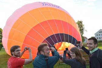 Uni-Ballon hebt in Freiberg ab -