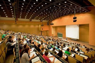 Unis der Kulturhauptstädte Chemnitz und Nova Gorica beschließen Zusammenarbeit - Ein Hörsaal der Technischen Universität Chemnitz. Für die kommende Jahre ist ein enger Austausch mit der Universität in der slowenischen Stadt Nova Gorica geplant, neben Chemnitz zweite Kulturhauptstadt Europas 2025. 