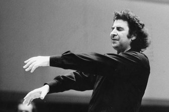 Universeller Freiheitsdenker: 100 Jahre Mikis Theodorakis - Mikis Theodorakis: Während der Militärdiktatur zwischen 1967 und 1974 in Griechenland war seine Musik verboten.
