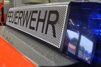 Unkrautvernichtung mit Gasbrenner - Brand verursacht hohen Sachschaden -