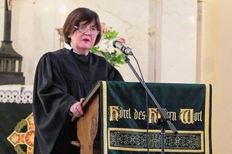 Unruhe in Lichtentanner Kirche: Soll die Pfarrerin aus dem Amt gedrängt werden? - Vor knapp einem Jahr hielt Gabriele Sander in Lichtentanne ihren ersten Gottesdienst. Damals ahnte noch niemand, dass es mit der Harmonie bald vorbei sein sollte.