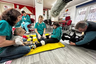 „Unser Dorf hat Wochenende“: Marbach kommt ins Fernsehen - Kinder und Jugendliche treffen sich beim Jugendrotkreuz Marbach zur Ausbildung. Ein MDR-Team war nun dabei.