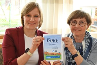 Unser Dorf hat Wochenende: So hat Wiederau das MDR-Fernsehen überzeugt - Anne-Sophie Herbst (l.) und Ingrid Müller haben den MDR für die Sendung „Unser Dorf hat Wochenende“ nach Wiederau gelockt.