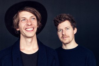 "Unser Programm ist auf dem Höhepunkt" - Max Prosa (links) und Sascha Stiehler geben ihr eigentlich im Rahmen des inzwischen abgesagten Kultursommers geplantes Konzert nun in der Versöhnungskirche. 