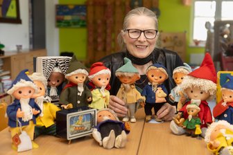 Unser Sandmännchen: Warum der Exportschlager aus dem Erzgebirge als erstes DDR-Markenprodukt gilt - Seit mehr als 30 Jahren beschäftigt sich die Kennerin mit dem Sandmännchen. 2011 übernahm sie eine private Sandmännchen-Spielzeugsammlung.