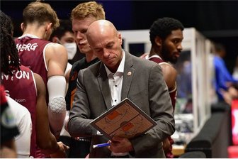 "Unser Team ist athletischer und größer geworden" - Er lebt Basketball, ist ein akribischer Arbeiter: Niners-Cheftrainer Rodrigo Pastore während eines Spieles in der vergangenen Saison.