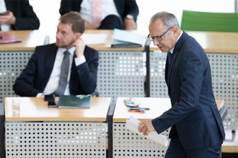 „Unser Ziel ist, Kretschmer in der Staatskanzlei abzulösen“: So reagieren die Parteien auf die Umfrage zur Landtagswahl - Hätte, anstelle von Michael Kretschmer, gerne einen aus seiner Partei auf der Regierungsbank: Sachsens AfD-Chef Jörg Urban.