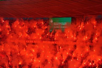 "Unsere Kurve" zeigt Verständnis für Fan-Proteste - Fans zünden beim DFB-Pokalfinale Pyrotechnik. 