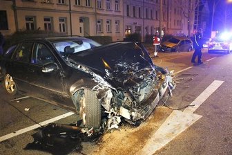Unter Alkoholeinfluss mehrere Fahrzeuge gerammt -