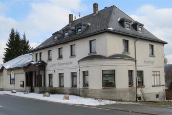 Unter dem Hammer: Ex-Gasthäuser in Bad Brambach und Hammerbrücke - Der ehemalige Gasthof Hammerbrücke wird am 28. Mai in Dresden versteigert - zum wiederholten Mal.