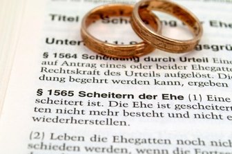 Unter welchen Bedingungen wurden früher Ehen geschieden? - Die grundlegenden rechtlichen Fragen der Ehescheidung sind seit 1900 im Bürgerlichen Gesetzbuch niedergelegt.