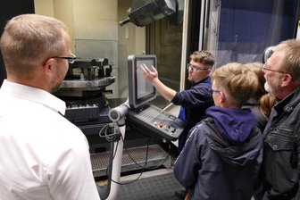 Unternehmen im Erzgebirge können sich bei „Spätschicht“ präsentieren - Die Gelenauer Maschinenbau AG beteiligte sich auch schon an einer „Spätschicht“ und bot Führungen durch die Hallen des Unternehmens an.