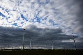 Unternehmen sollen Produktion an Wetter anpassen: Wirtschaft empört über Pläne aus Habeck-Behörde - Die Bundesnetzagentur will, dass große Industriebetriebe ihre Produktion künftig am Ökostrom-Angebot ausrichten.