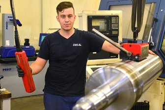 Unternehmen wollen ihre Berufswelten vor Ort vorstellen - Erik Müller zählte bereits im Vorjahr zu den Auszubildenden der Sächsischen Walzengravur GmbH in Frankenberg (SWG). Der Betrieb beteiligt sich in diesem Jahr an drei Tagen (15., 16. und 17. März) an der Woche der offenen Unternehmen.