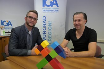 Unternehmer schickt Gymnasiasten aus Aue nach Irland: Das ist der Grund - Martin Zenner (li.) und IGA-Koordinator Alexander Fuchs. Die beiden Männer wollen bei dem Projekt zusammenarbeiten, bei dem Schülern Reisen ins Ausland ermöglicht werden sollen.
