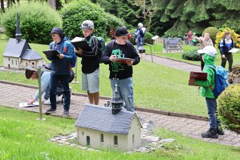 Unterricht im Klein-Vogtland: So lernen Schüler ihre Heimat besser kennen - Drittklässler der Grundschule Am Karl-Marx-Platz aus Oelsnitz beim Sachkundeunterricht im Klein-Vogtland.