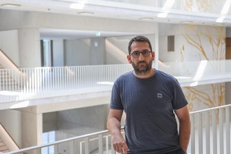 Unterrichtsausfall in Chemnitz: Einstiges Sorgenkind sticht nun positiv heraus - Auch dank Abordnungen fiel an der Oberschule „Am Hartmannplatz“ zuletzt kaum noch Unterricht aus, sagt Schulleiter Tobias Sowade.