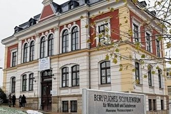 Unterschriftenaktion gegen Schließung des Meeraner BSZ - In der BSZ-Außenstelle in Meerane lernen rund 260 Schüler. Der 1892 errichtete Altbau steht unter Denkmalschutz.