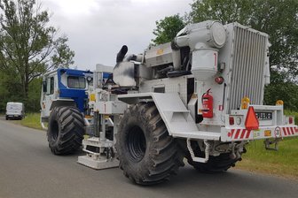 Untersuchungen für Erdwärme-Kraftwerk im Vogtland: Erstes Ergebnis lässt aufhorchen - Mit einem sogenannten Vibrotruck wurde im Februar nahe Schönbrunn der Untergrund untersucht. Erste Ergebniss liegen jetzt vor.
