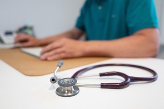„Unterversorgung“ oder „drohende Unterversorgung“ mit Hausärzten – Was heißt das für Reichenbach? - Hausärzte werden in Reichenbach gesucht. Wie genau ist die Datenlage?