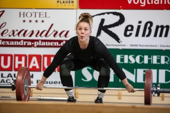 Unterzuckert und dehydriert zum Wettkampf: Vogtländische Gewichtheber über den Kampf mit der Waage - Bundesliga-Gewichtheberin Sophia Heinrich hat im Bezug auf ihr Gewicht eine Odyssee hinter sich. Nicht nur einmal durfte sie bei einem Wettkampf nicht antreten, weil sie etwas zu schwer war.