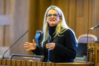 Unverantwortlich, undemokratisch, inakzeptabel: Chemnitzer Ausgaben-Sperre entfacht heftigen Streit - Weil in Chemnitz die jüngste Ausgabensperre am Stadtrat vorbei erlassen wurde und zahlreiche Angebote gefährde, fordert Linken-Politikerin Susanne Schaper deren sofortige Rücknahme.