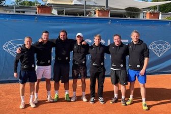 Unvergessliche Tennis-Momente trotz Niederlage: Sachsen liefern Spitzenreiter München einen großen Kampf - Haben trotz der Niederlage gut lachen: das Tennisteam der SG Freiberg/Chemnitz in München.