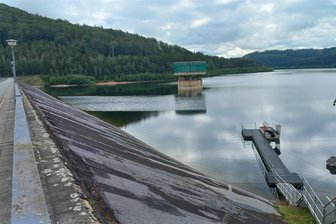 Unwettergefahr in der Region Freiberg: Theateraufführung verlegt und weitere Veranstaltungen abgesagt - Die Sanierung der Talsperre Lichtenberg steht bevor. Deshalb wird der Wasserspiegel bereits abgesenkt - im Hochwasserfall ein Vorteil, denn es steht aktuell mehr Stauraum zur Verfügung.