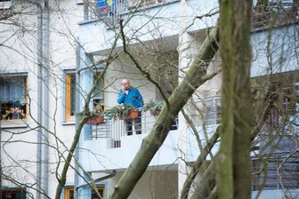 Unwetterwarnung - Böen richten Schaden an - In Annaberg-Buchholz stürzte eine Buche auf ein Haus.