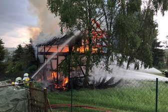 Update: Blitzschlag - Offenbar keine Verletzten bei Scheunenbrand - 