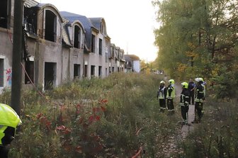 Update: Brand auf Kasernengelände - Polizei geht von Brandstiftung aus - Am Montag brannte es auf dem Dach eines leerstehenden Hauses an der Irmtraud-Morgner-Strasse in Ebersdorf.