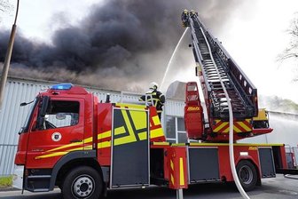 Update: Feuerwehr löscht Firmenbrand im Vogtland -