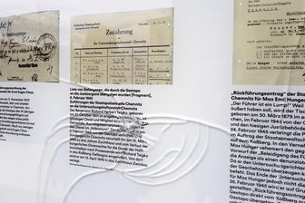 Update: Gedenkort am ehemaligen Kaßberg-Gefängnis beschädigt - Dezernat Staatsschutz ermittelt - Unbekannte haben drei der vier Glaswände am Gedenkort für politische Gefangene am früheren Gefängnis auf dem Chemnitzer Kaßberg beschädigt.
