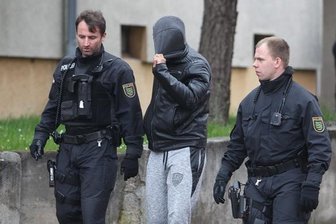 UPDATE: Geiselnahme bei Leipzig - Mann verschanzt sich aus Angst vor Abschiebung -