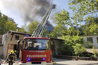 UPDATE: Leerstehende Lagerhalle in Flammen - 