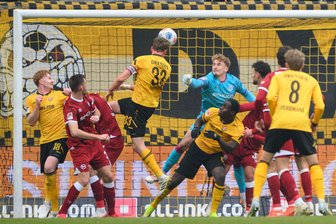 Update mit Stimmen: Dynamo hadert nach Remis gegen Bielefeld mit Elfmeterpfiff - Christoph Daferner erzielt per Kopf das Tor zum 1:0 für Dresden.