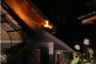 Update: Stall von Oberwieraer Züchter abgebrannt - Dutzende Tiere tot - Ein Stall ist am Dienstagabend in Oberwiera in Brand geraten.