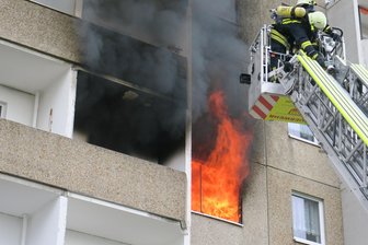 Update: Toter nach Brand in Gebäude für betreutes Wohnen in Lößnitz - Das Feuer war am Donnerstagnachmittag in einer der Wohnungen ausgebrochen.