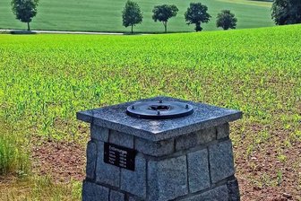 Uranus auf Wanderweg in Drebach verschwunden - Sockel ohne Uranus.