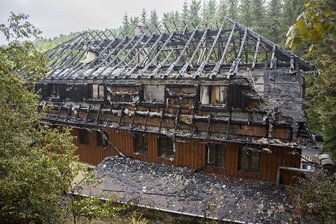 Urlauber flüchten aus brennendem Erzgebirgshotel in Tschechien -