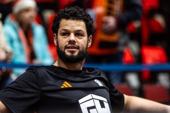 Uropa aus Dresden: US-amerikanischer Neuzugang der Niners Chemnitz kehrt in Sachsen zu seinen familiären Wurzeln zurück - Seit Mitte Dezember gehört der US-Amerikaner Jordan Schakel zum Kader der Niners Chemnitz. Er hat auch einen deutschen Pass und familiäre Wurzeln in Sachsen.