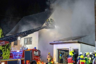 Ursache für Feuer in Einfamilienhaus in Clausnitz gefunden: Zwei Menschen sterben bei verheerendem Brand - Ein Brand in einem Einfamilienhaus in einem Ortsteil von Rechenberg-Bienenmühle hat am Sonntagabend zwei Menschenleben gefordert.