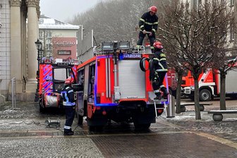 Ursache für merkwürdigen Geruch im Plauener Vogtlandtheater steht fest - Die Plauener Berufsfeuerwehr ist am Freitagmittag mit mehreren Einsatzwagen vors Plauener Theater gefahren.