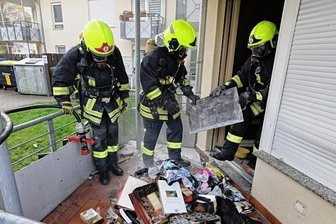 Ursache für Wohnungsbrand noch unklar - Zwar konnte das Feuer unter Kontrolle gebracht werden, die Wohnung im Erdgeschoss ist aber nun unbewohnbar.