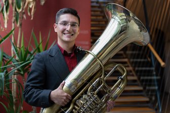 US-Amerikaner gewinnt auf Tuba aus Markneukirchen - Diego Stine aus den USA gewann den Instrumentalwettbewerb auf einer Tuba von B & S.