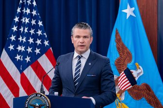 US-Angriff auf den Iran ist völkerrechtswidrig - US-Verteidigungsminister Pete Hegseth spricht während einer Pressekonferenz im Pentagon zu den US-Angriffen auf Atomanlagen im Iran.