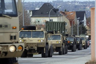 US-Armeefahrzeuge tanken in Wettiner-Kaserne -