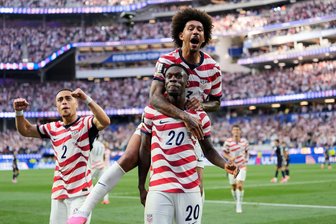 US-Traumstart vor Starkulisse bei der Heim-WM - Balogun (vorne) traf schon in der ersten Halbzeit doppelt für die USA.