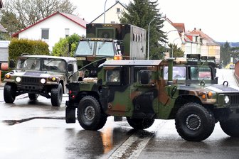 US-Truppen stoppen und tanken in Wettiner Kaserne -